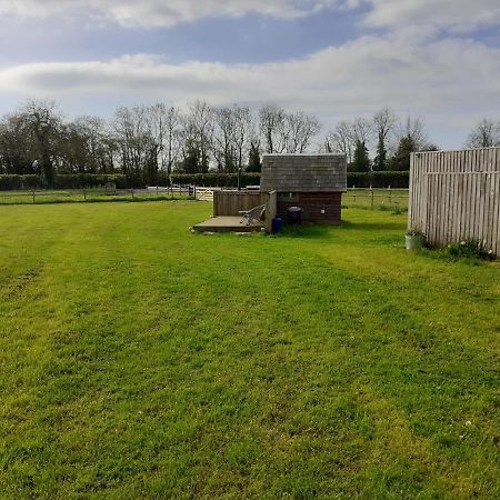 Glamping In Wiltshire The Green Knoll Is A Charm Chippenham  Buitenkant foto