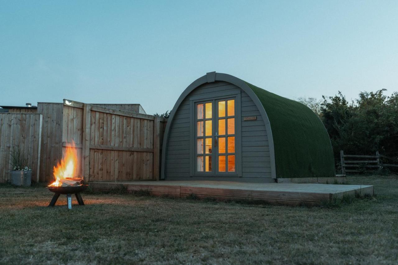 Glamping In Wiltshire The Green Knoll Is A Charm Chippenham  Buitenkant foto