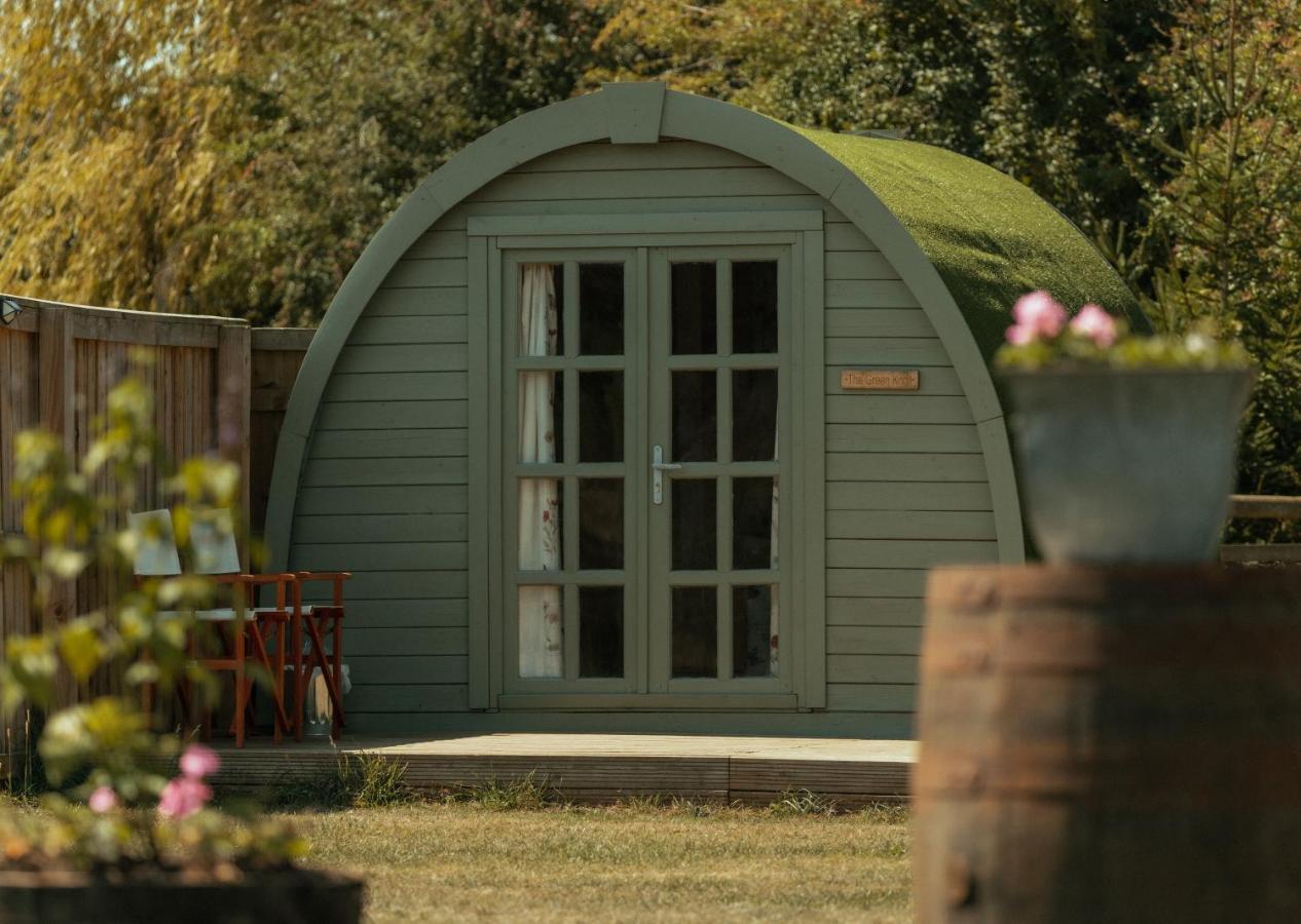 Glamping In Wiltshire The Green Knoll Is A Charm Chippenham  Buitenkant foto