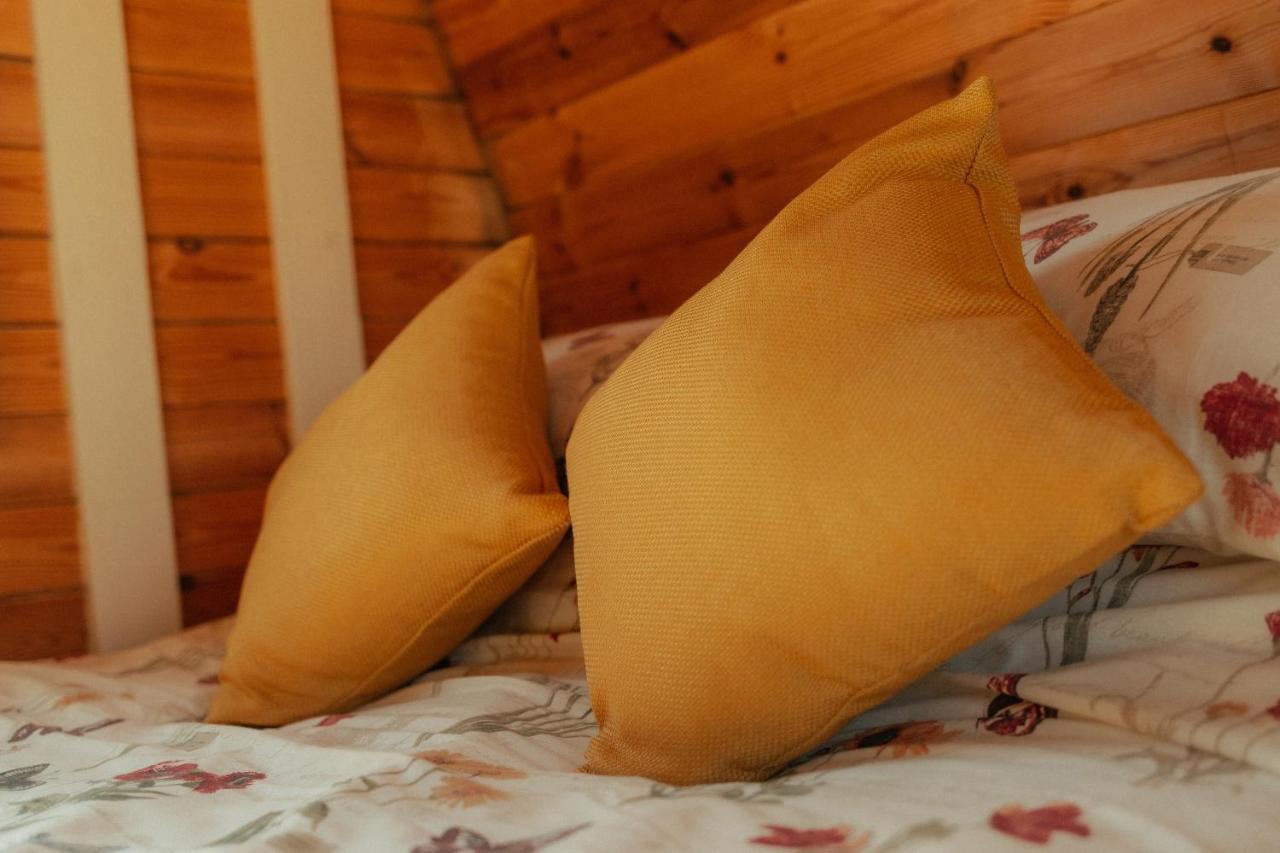 Glamping In Wiltshire The Green Knoll Is A Charm Chippenham  Buitenkant foto