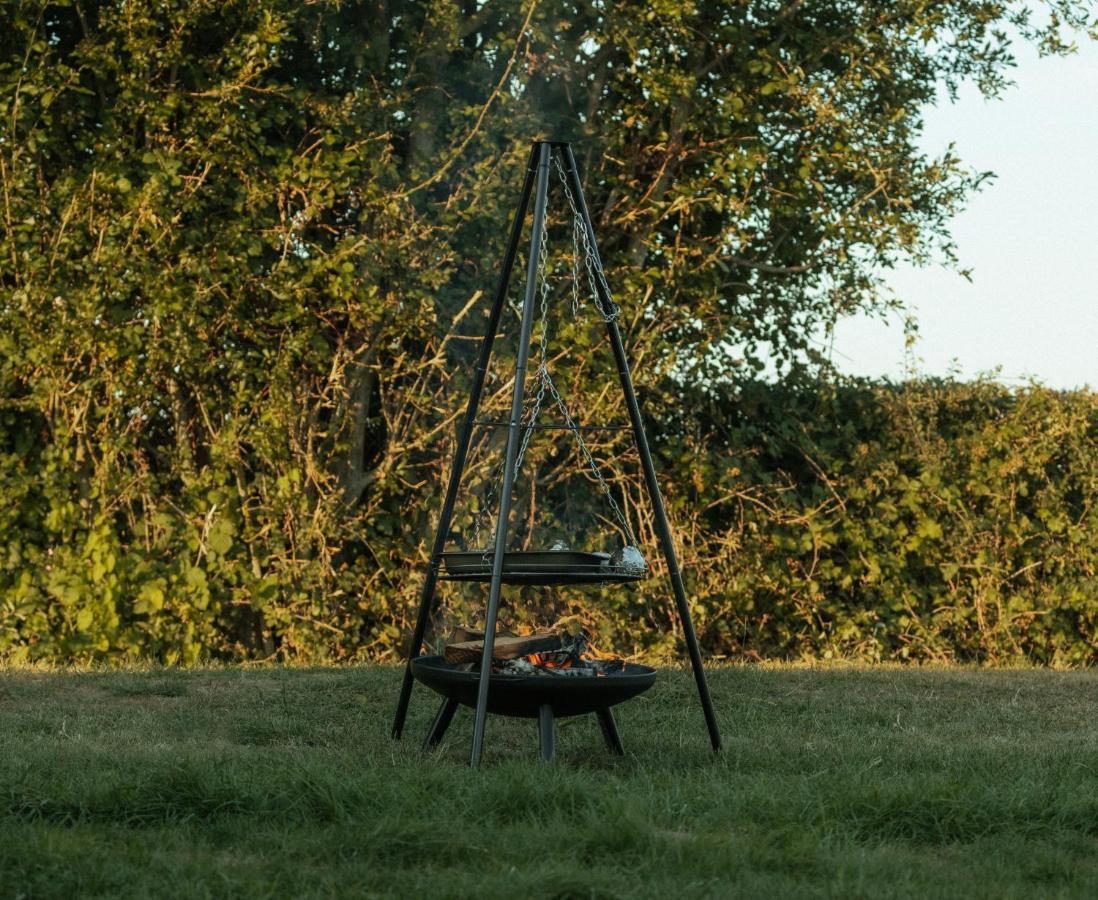 Glamping In Wiltshire The Green Knoll Is A Charm Chippenham  Buitenkant foto