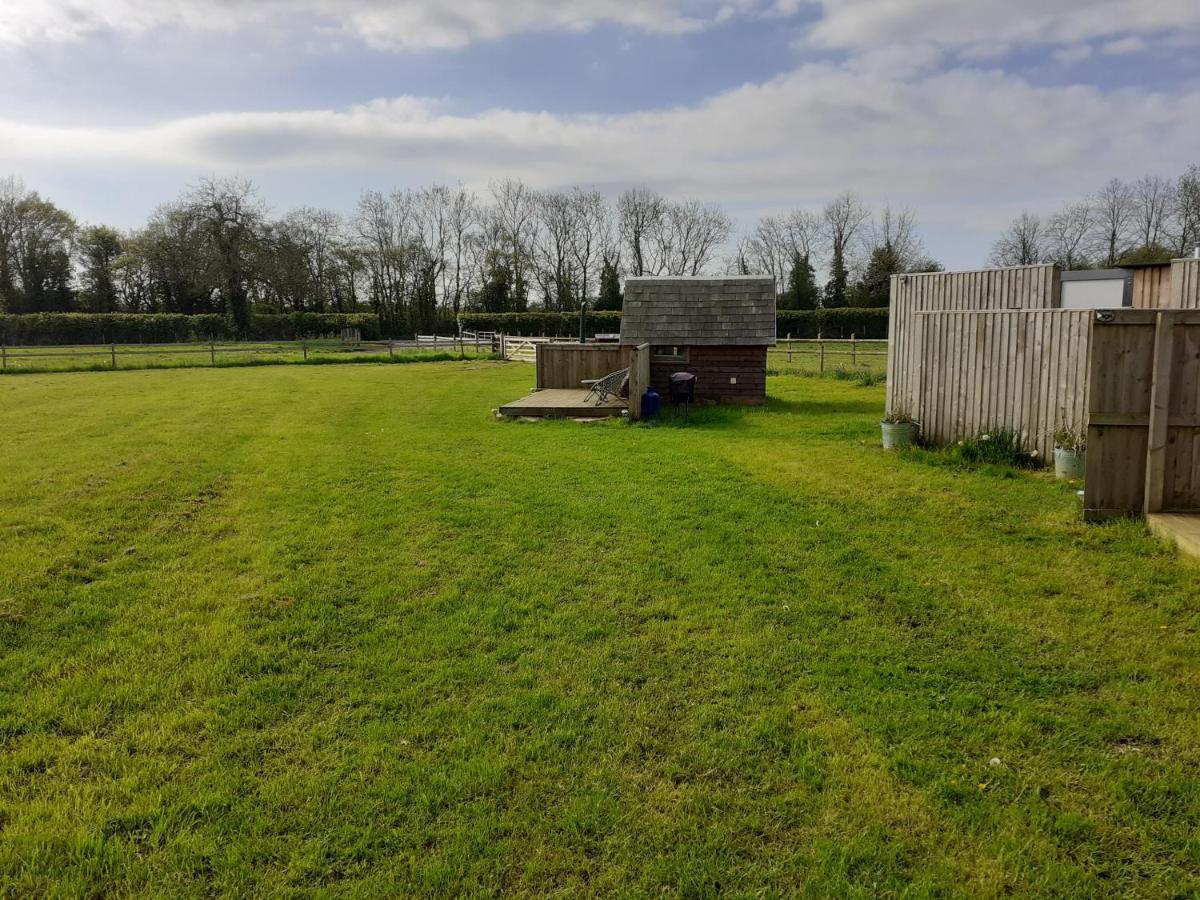 Glamping In Wiltshire The Green Knoll Is A Charm Chippenham  Buitenkant foto