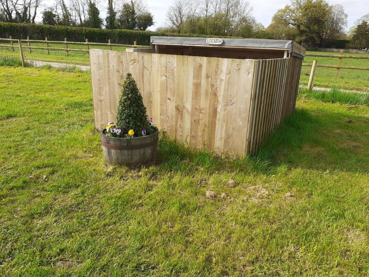 Glamping In Wiltshire The Green Knoll Is A Charm Chippenham  Buitenkant foto