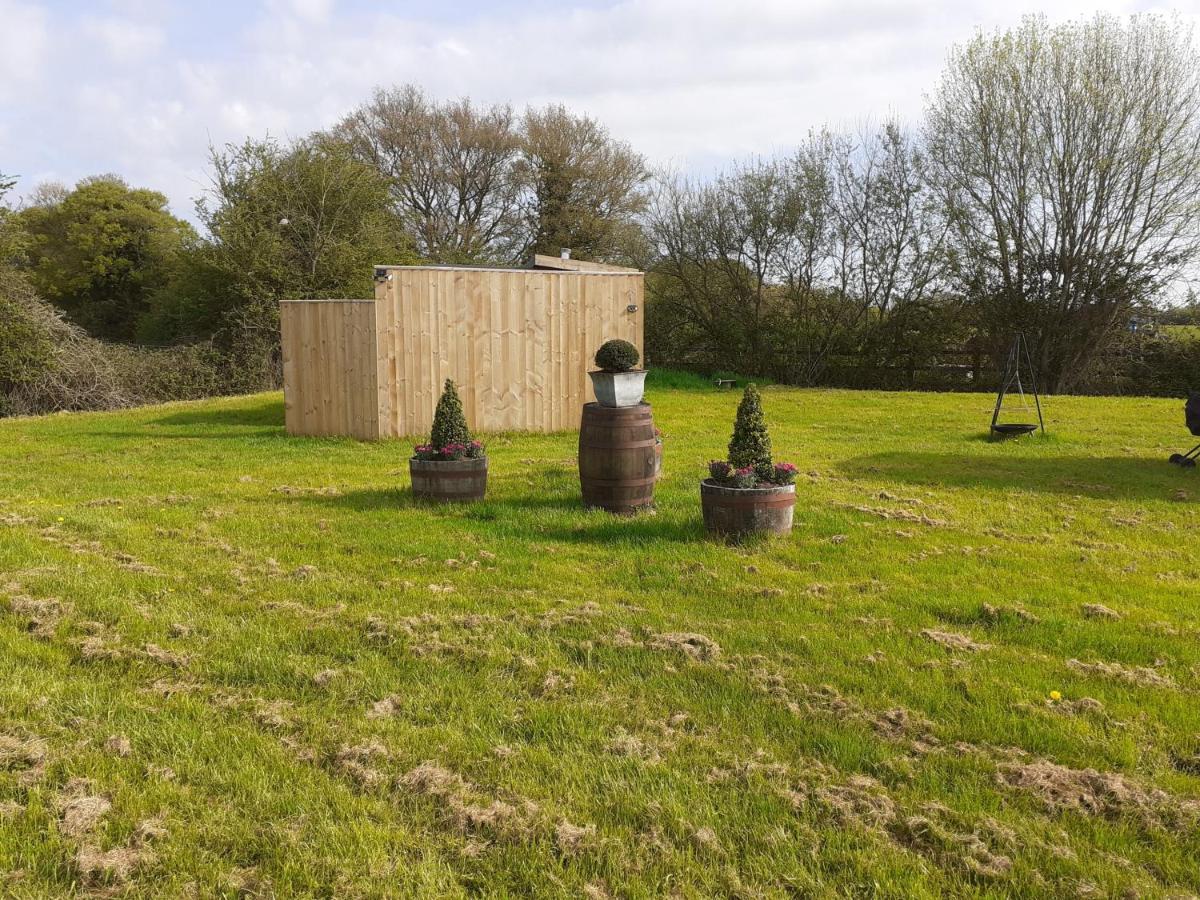 Glamping In Wiltshire The Green Knoll Is A Charm Chippenham  Buitenkant foto