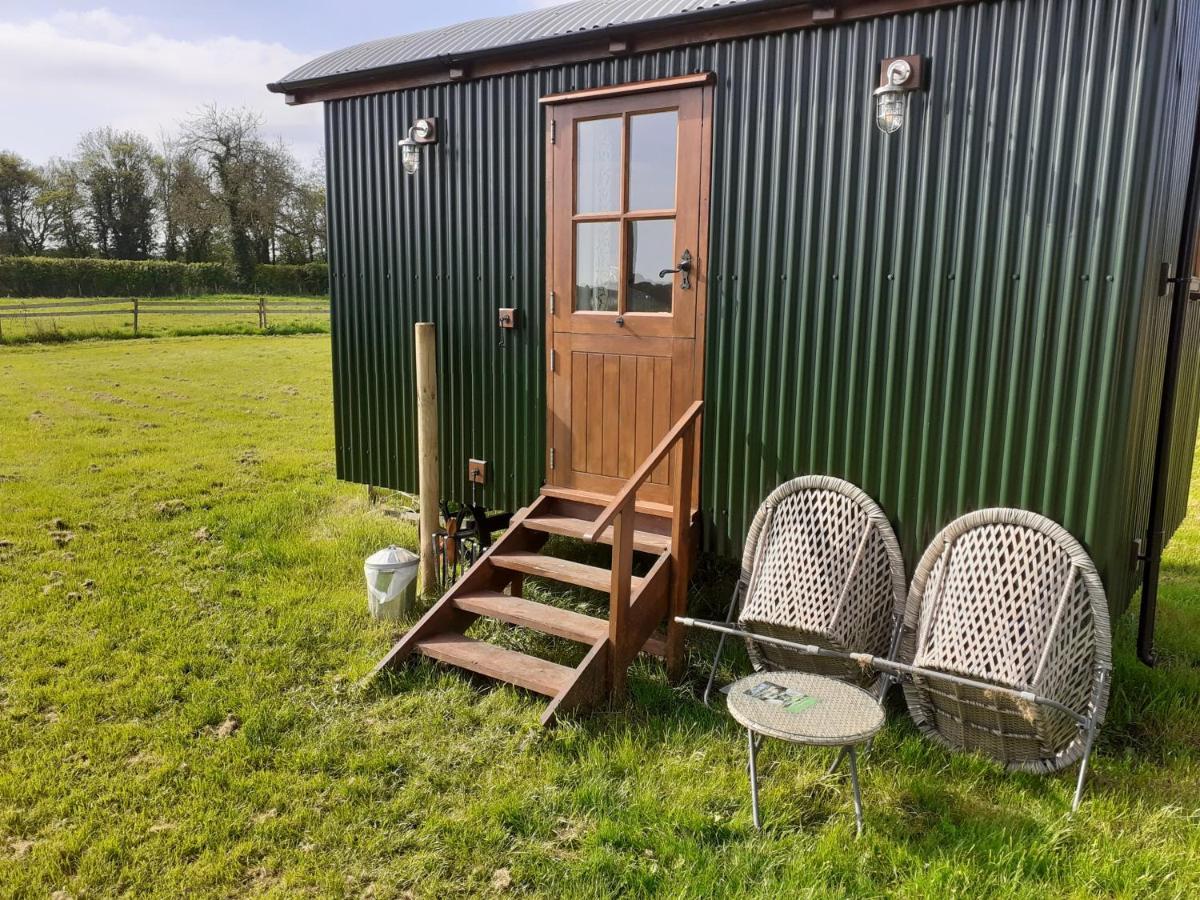 Glamping In Wiltshire The Green Knoll Is A Charm Chippenham  Buitenkant foto