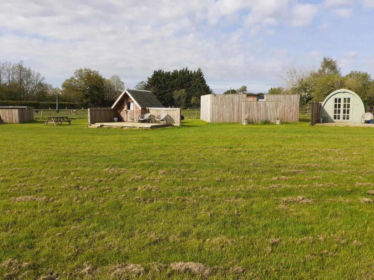 Glamping In Wiltshire The Green Knoll Is A Charm Chippenham  Buitenkant foto